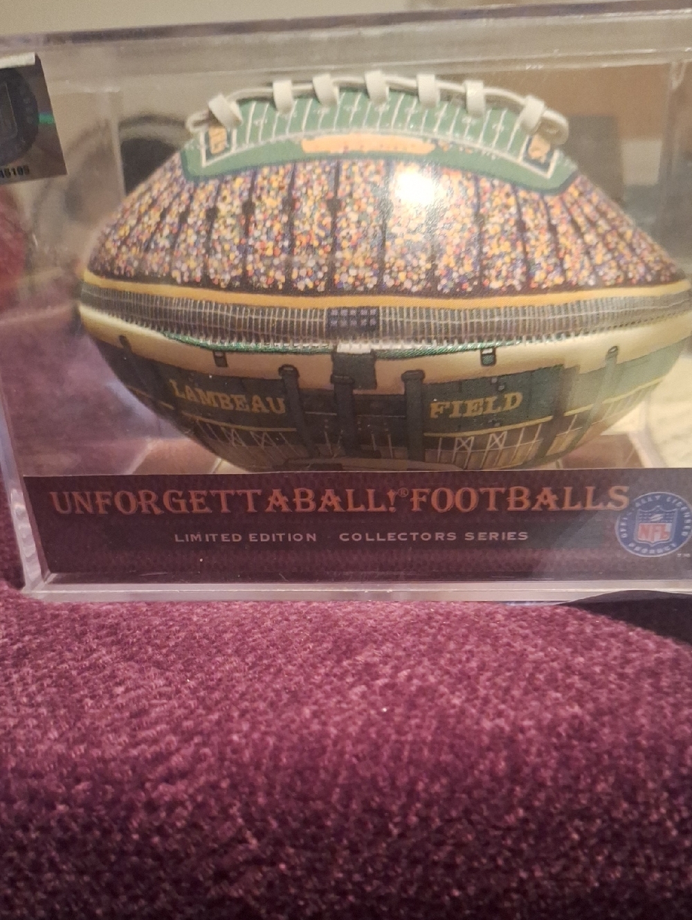 NfL Licensed Green BAY packers  UNFORGETABLE football In Case.